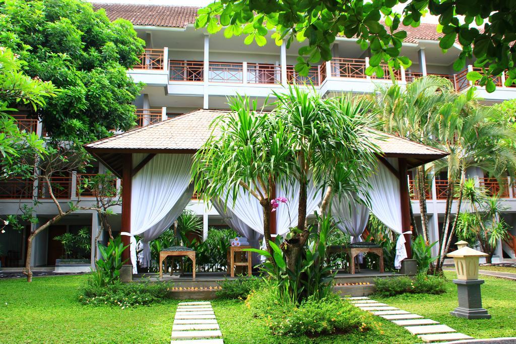 Dewi Sri Hotel Legian Esterno foto